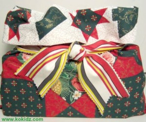 HOW-TO-MAKE-FABRIC-GIFT-BAGS-AND-WRAP-no-sewing-necessary|Finished-bag-bow-option1