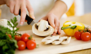 Read more about the article HOW TO EAT HEALTHY WITHOUT SPENDING TOO MUCH TIME IN THE KITCHEN