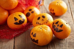Read more about the article 6 HEALTHY HALLOWEEN TREATS THE KIDS AND PLANET WILL LOVE!