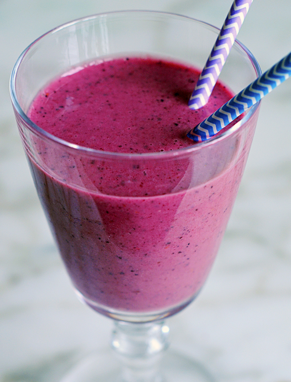 Read more about the article ANTI-AGING, IMMUNE-BOOSTING BANANA, BERRY, POMOGRANATE SMOOTHIE
