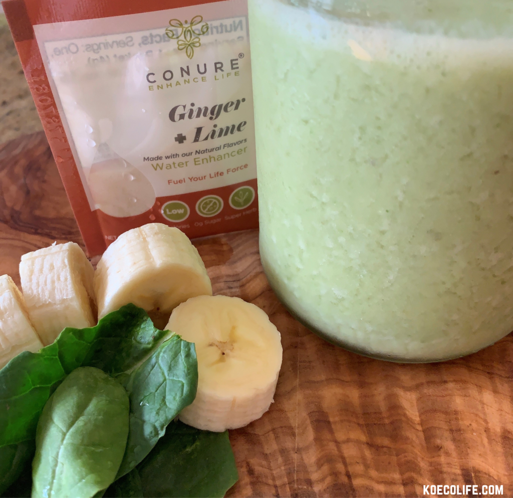 DISEASE-FIGHTING-AND-FIBER-RICH-BANANA-SPINACH-GREEN-SMOOTHIE|green-smoothie-banana-spinach-natural-olivewood-board-conure-life-ginger-lime|ko-ecolife|the-powch
