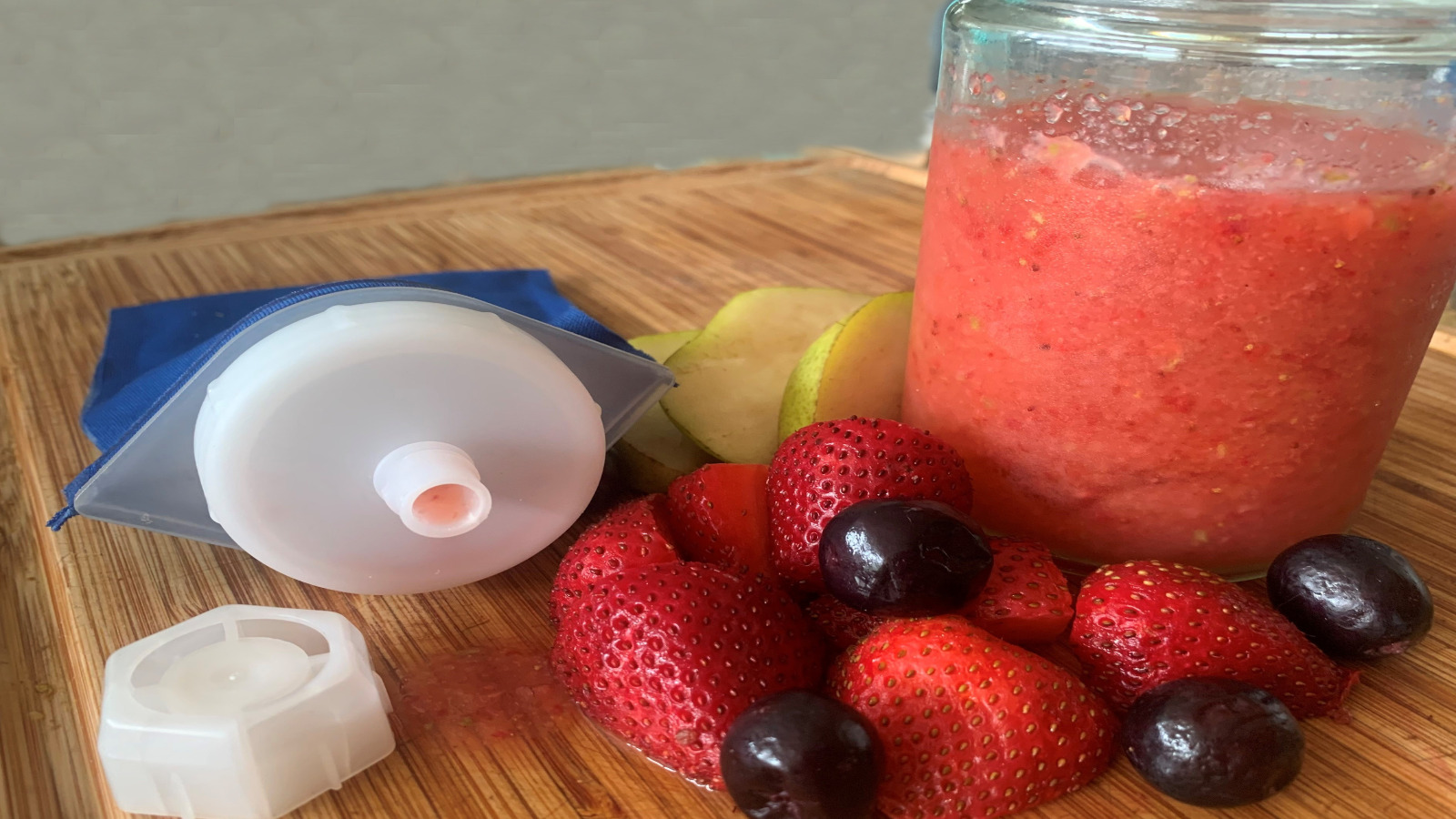 Read more about the article IMMUNE-BOOSTING BERRY, PEAR, KALE, ANTI-AGING SMOOTHIE
